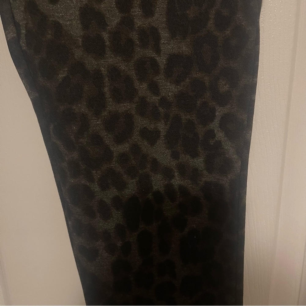 ❤️2/$15 or 3/$21❤️ Calvin Klein Animal Print Pants, Size Small - Picture 3 of 6